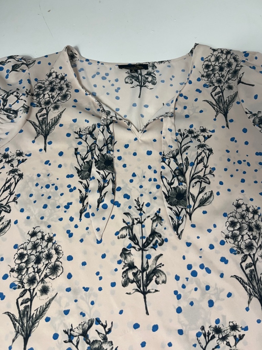 Suzanne Betro XL Short Sleeve Pink and Blue Dotted Floral Blouse - Picture 4 of 5